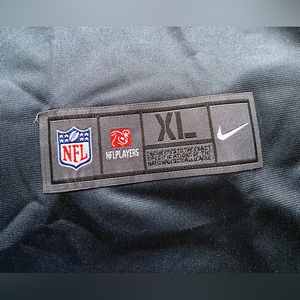 NFL Patriot’s Mac Jones #10 Jersey Men’s XL - Picture 4 of 5